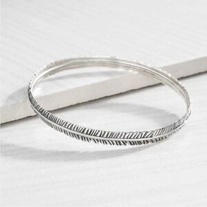 NEW Silpada Vintage Sterling Silver 
Feather Etched Bangle Bracelet